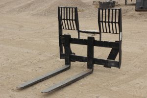 ALO Pallet Fork for sale in Lethbridge, Alberta. 5500 lb capacity pallet fork for sale. View our selection of pallet forks at Hanlon Ag Centre. ALO Pallet forks for sale.