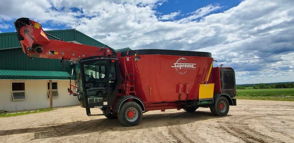 New Supreme SPSL2.24T. The newest generation of self-propelled, self-loader feed mixer, this is the 900T version.
