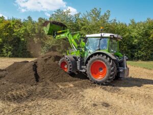 Fendt 200 tractor with loader