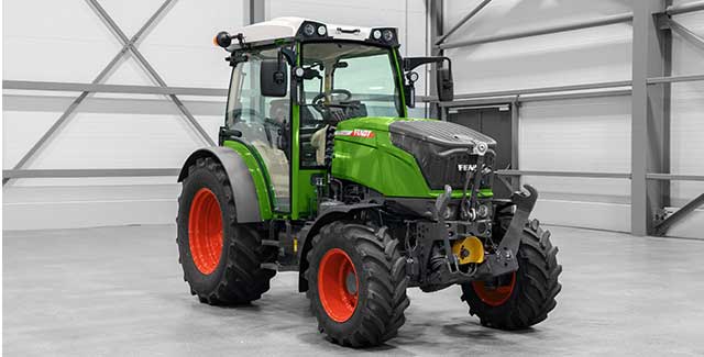 Fendt 211 tractor