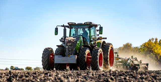 Fendt 800 Vario Gen5 tractor seeding a field in southern Alberta, featured by Hanlon Ag Centre farm equipment dealership.