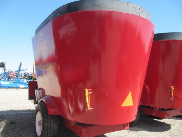 2023 Supreme Intl SEG7T
